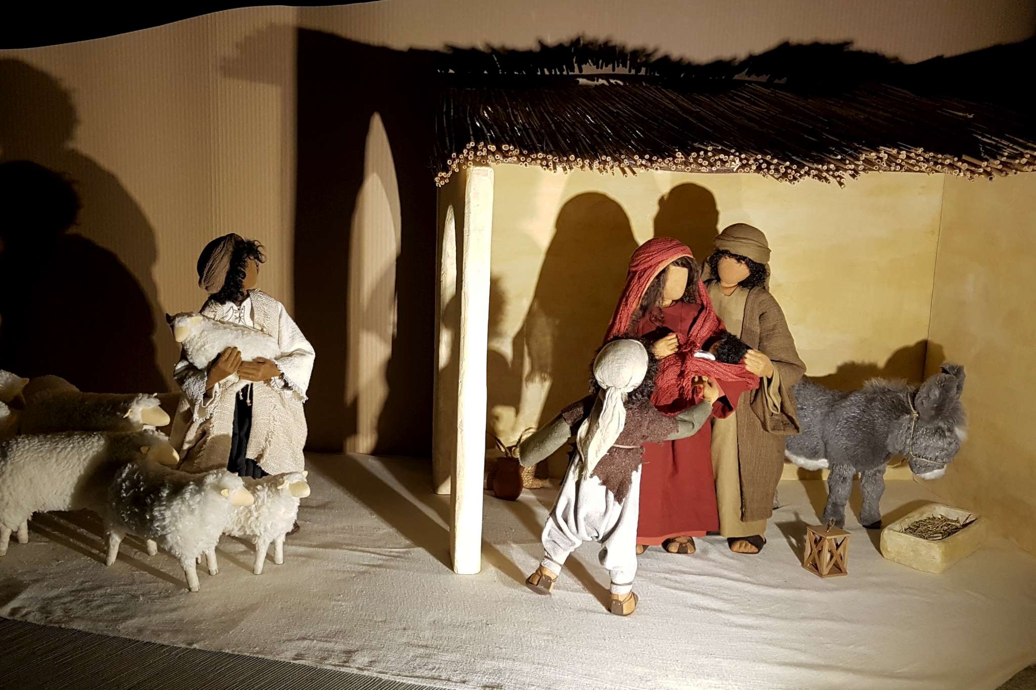 2019 Weihnachtsdarstellung mit Kirchenfiguren in Steinhausen